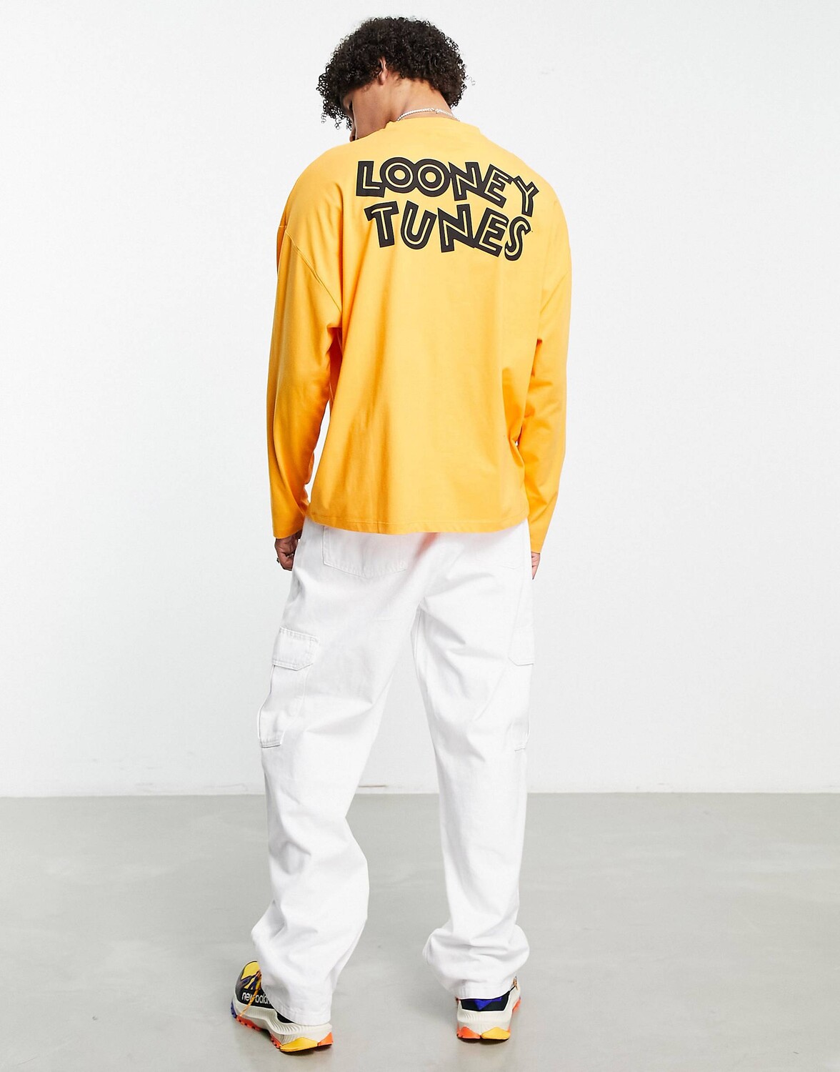 

Оранжевая футболка оверсайз с длинными рукавами и принтом Looney Tunes ASOS DESIGN, Оранжевый