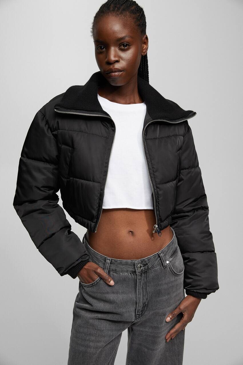 

Короткая пуховая куртка Pull&Bear, черный