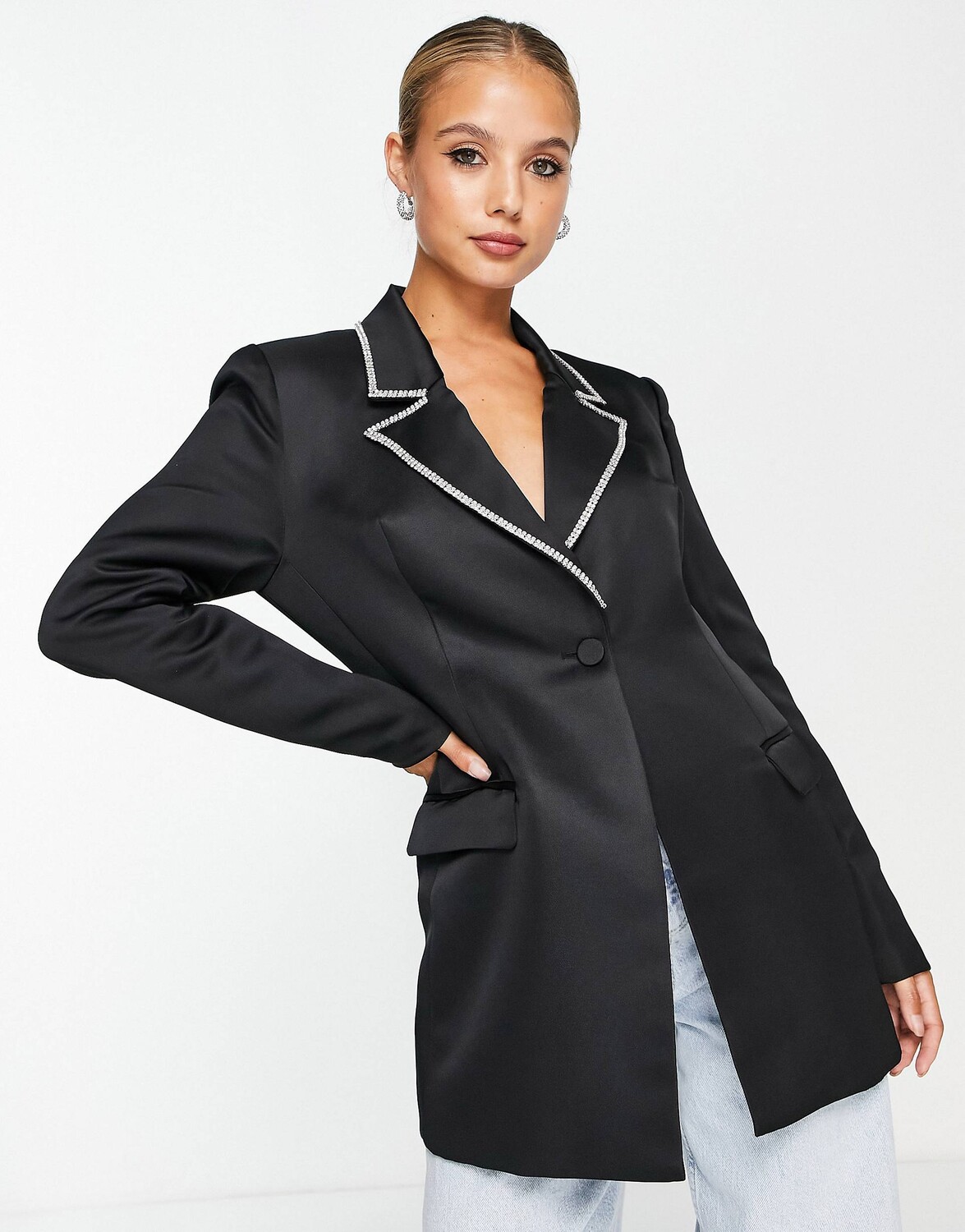

Черный структурированный блейзер со стразами и лацканами ASOS DESIGN
