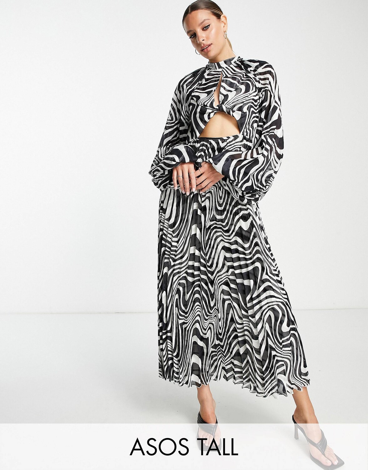 

Плиссированное платье миди в фактурную полоску ASOS DESIGN Tall с узлом спереди и высоким вырезом