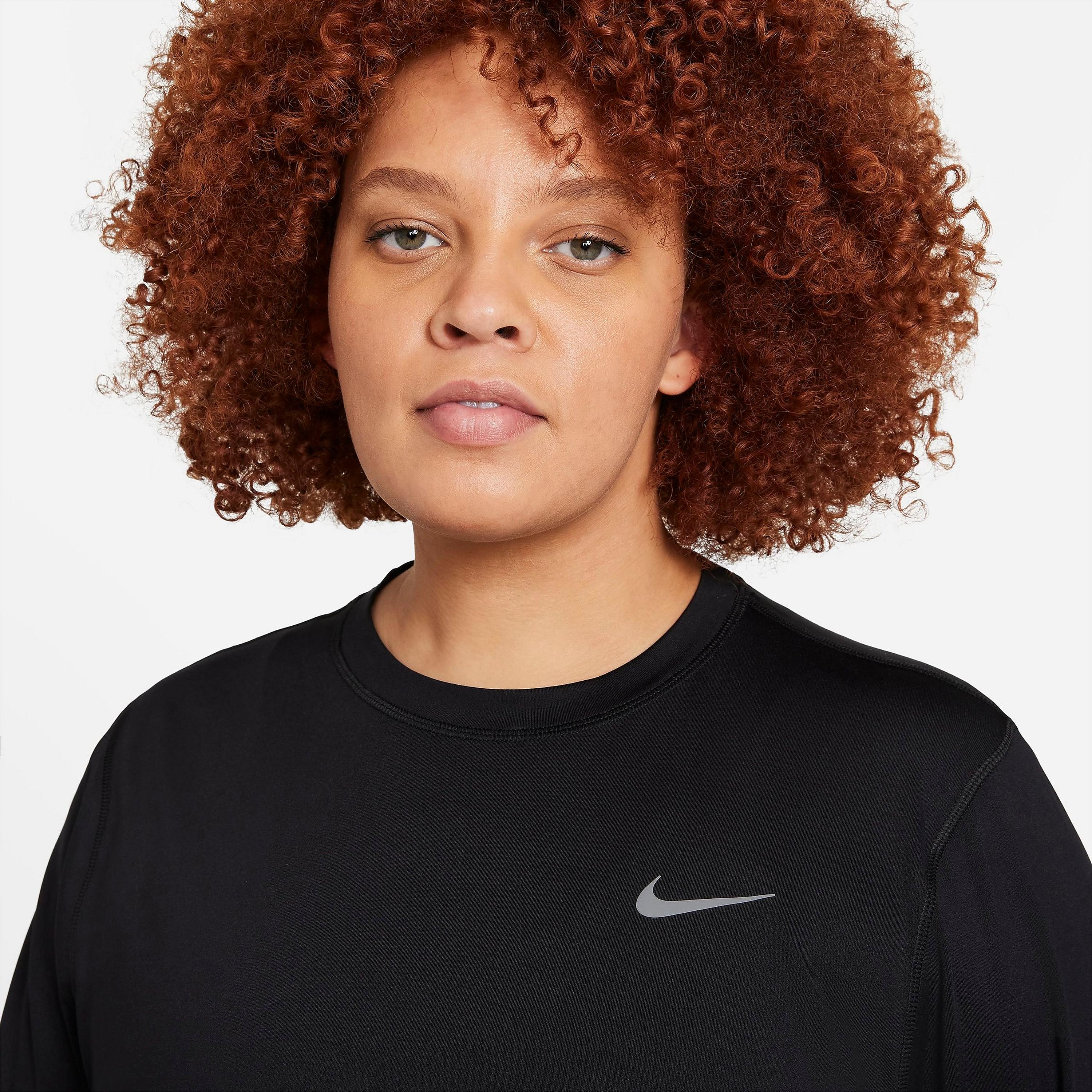 Женская футболка для тренинга с круглым вырезом Nike Dri-FIT Element  (большие размеры), черный – заказать по доступной цене из-за рубежа в  «CDEK.Shopping»