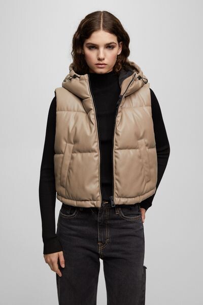 

Короткий утепленный жилет с эффектом кожи PULL&BEAR
