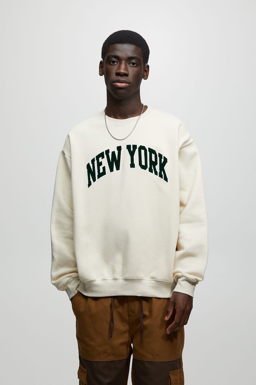 

Толстовка New York из флока Pull&Bear, экрю