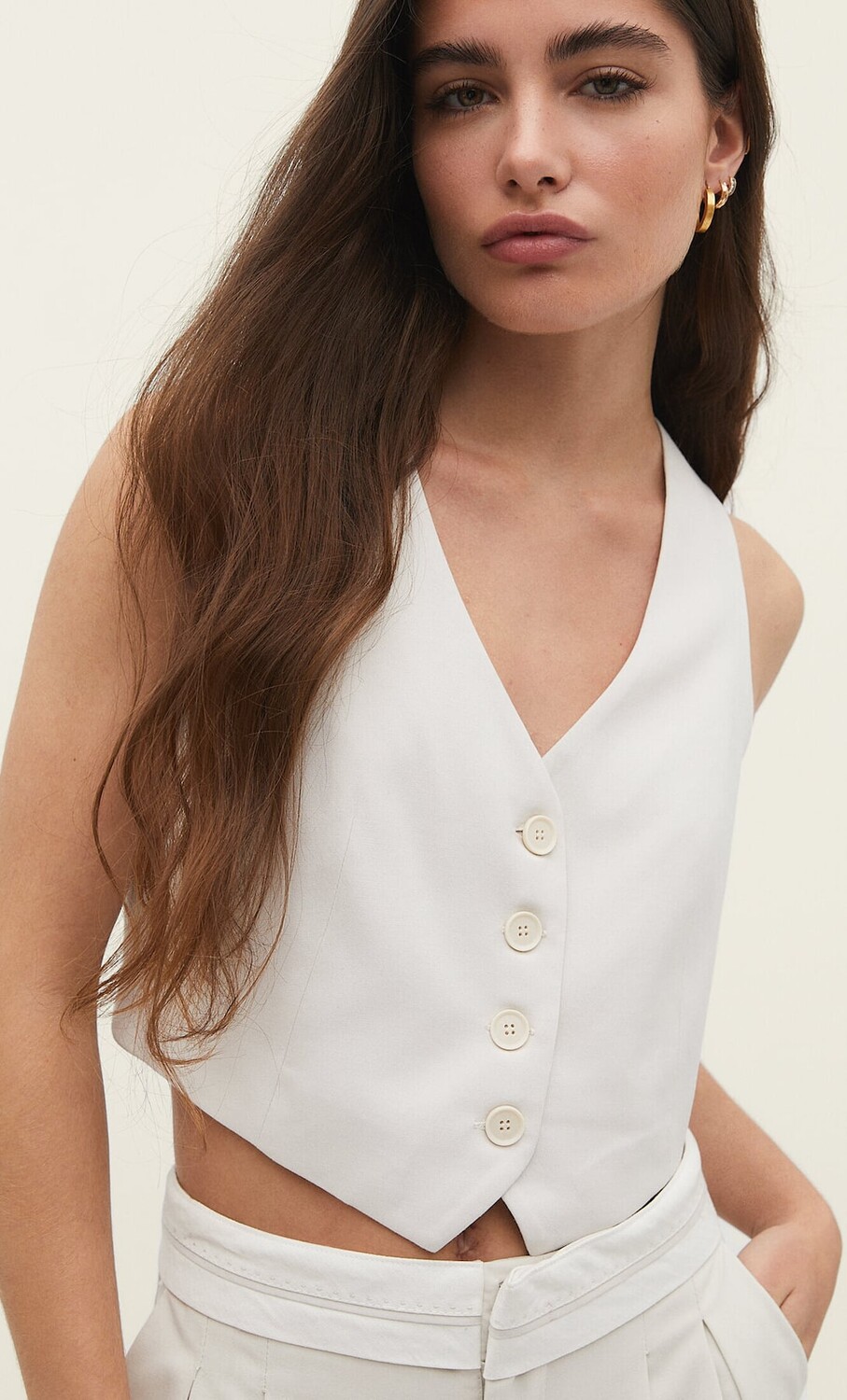 

Базовый короткий жилет Stradivarius, экру