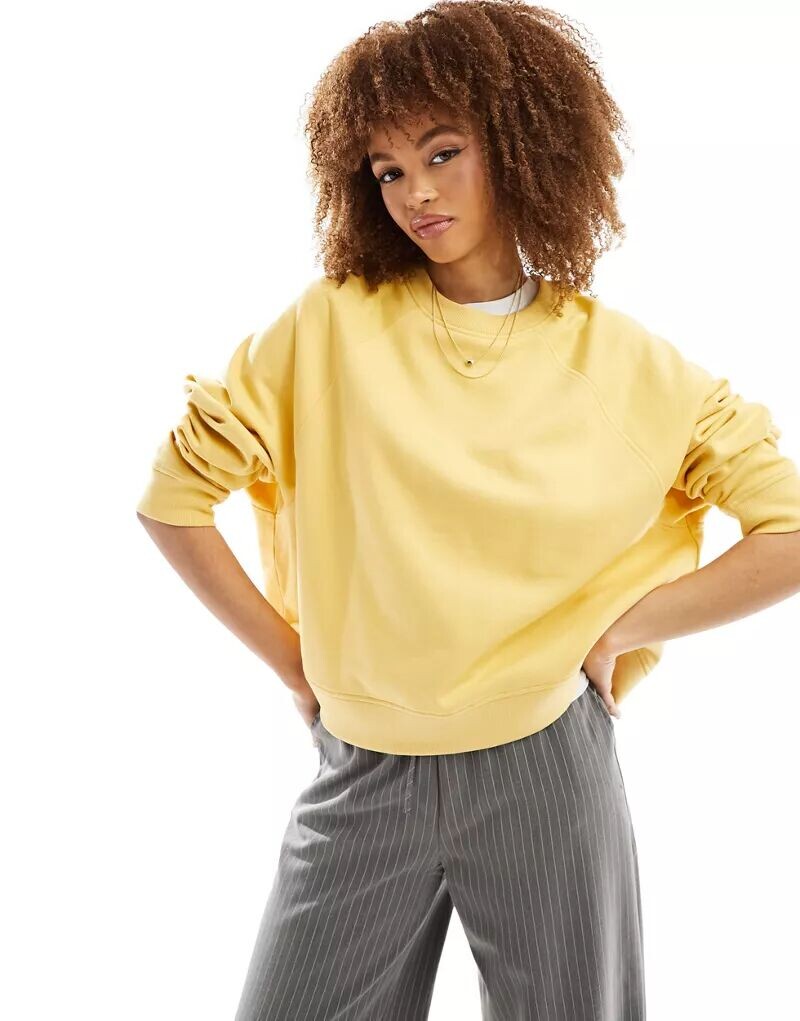 

Желтый оверсайз-свитшот с регланами ASOS