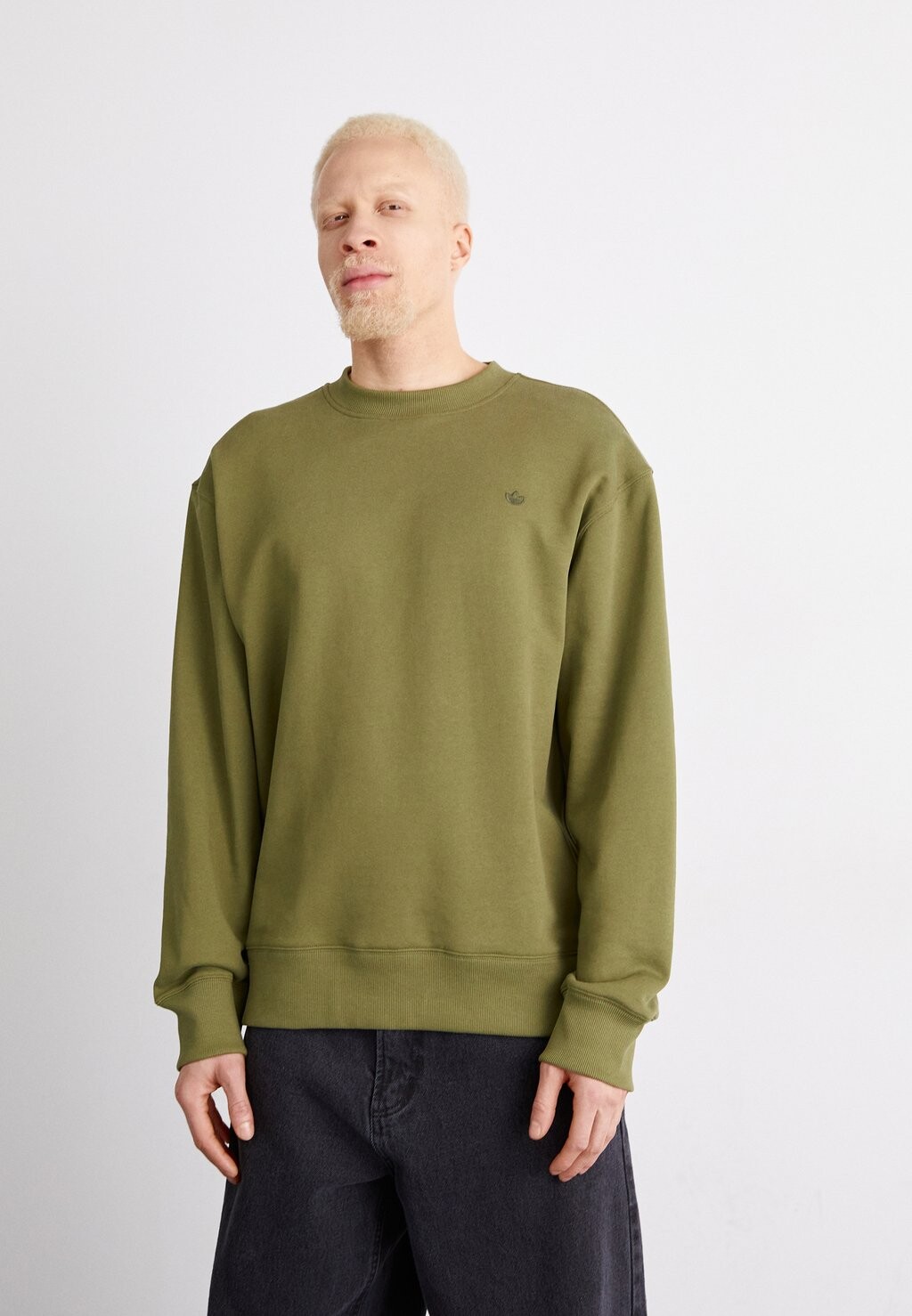 

Свитшот adidas Originals, цвет focus olive