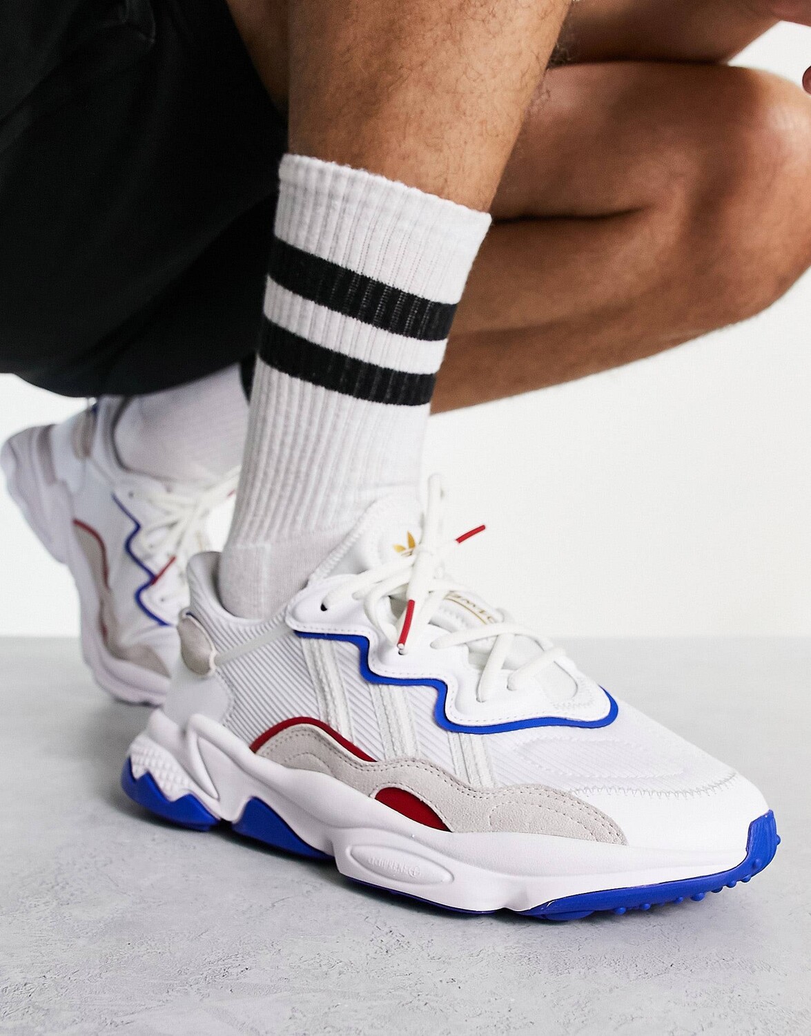 

Бело-синие кроссовки adidas Originals Ozweego