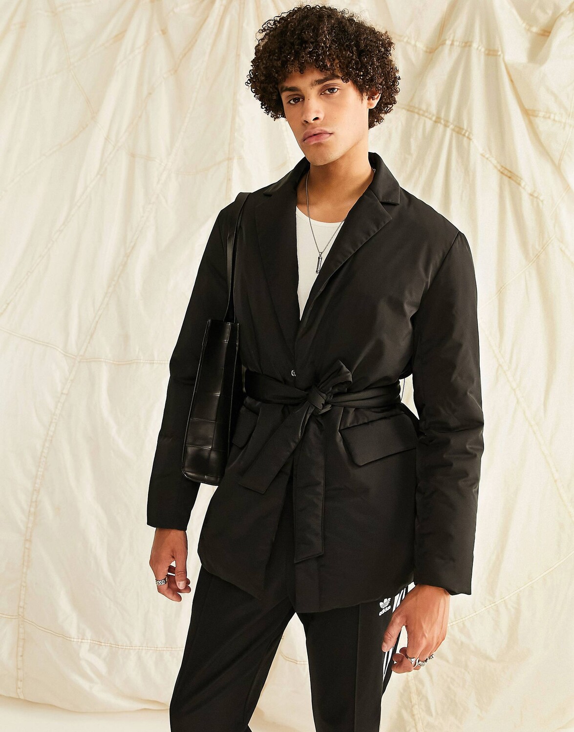 

Черный стеганый блейзер ASOS DESIGN