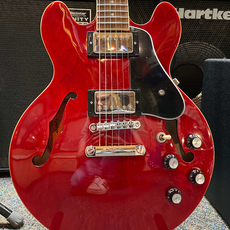

Полуакустическая электрогитара Epiphone ES-339 Cherry ES-339 Semi-Hollowbody Electric Guitar