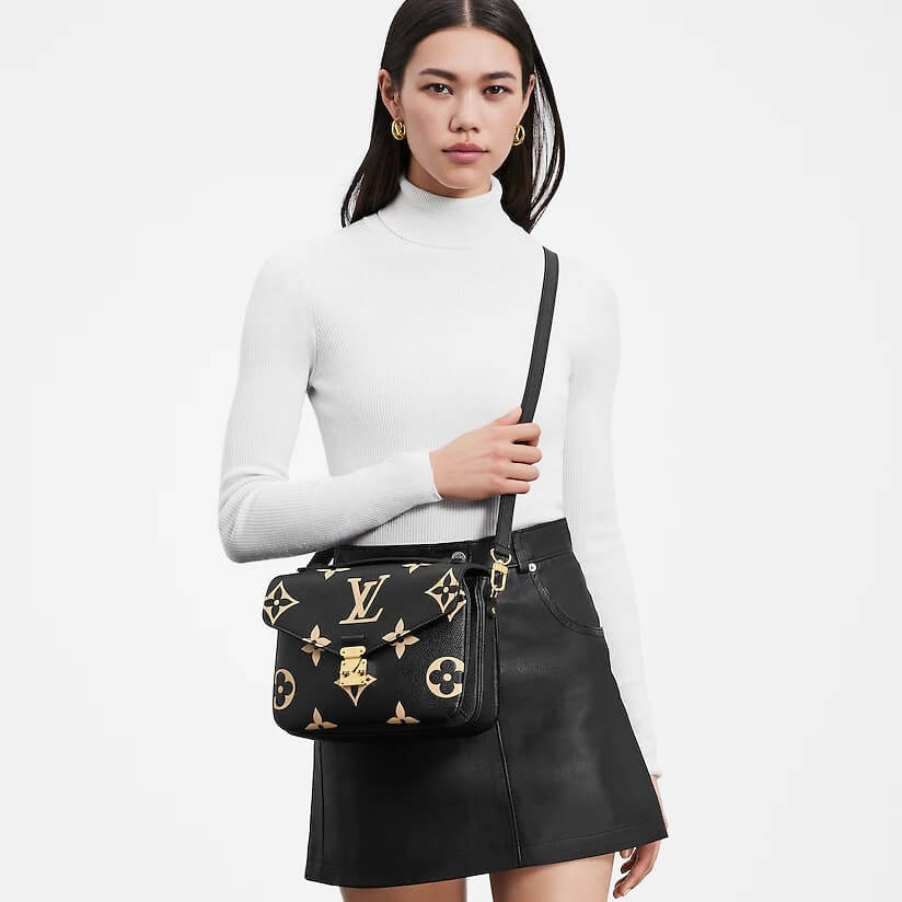 

Сумка Louis Vuitton Pochette Metis, черный/бежевый