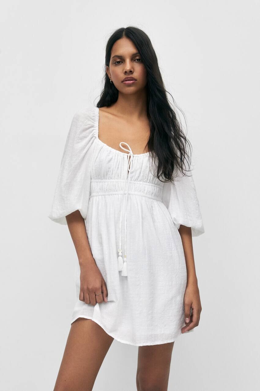 

Белое корсетное платье со сборками Pull&Bear