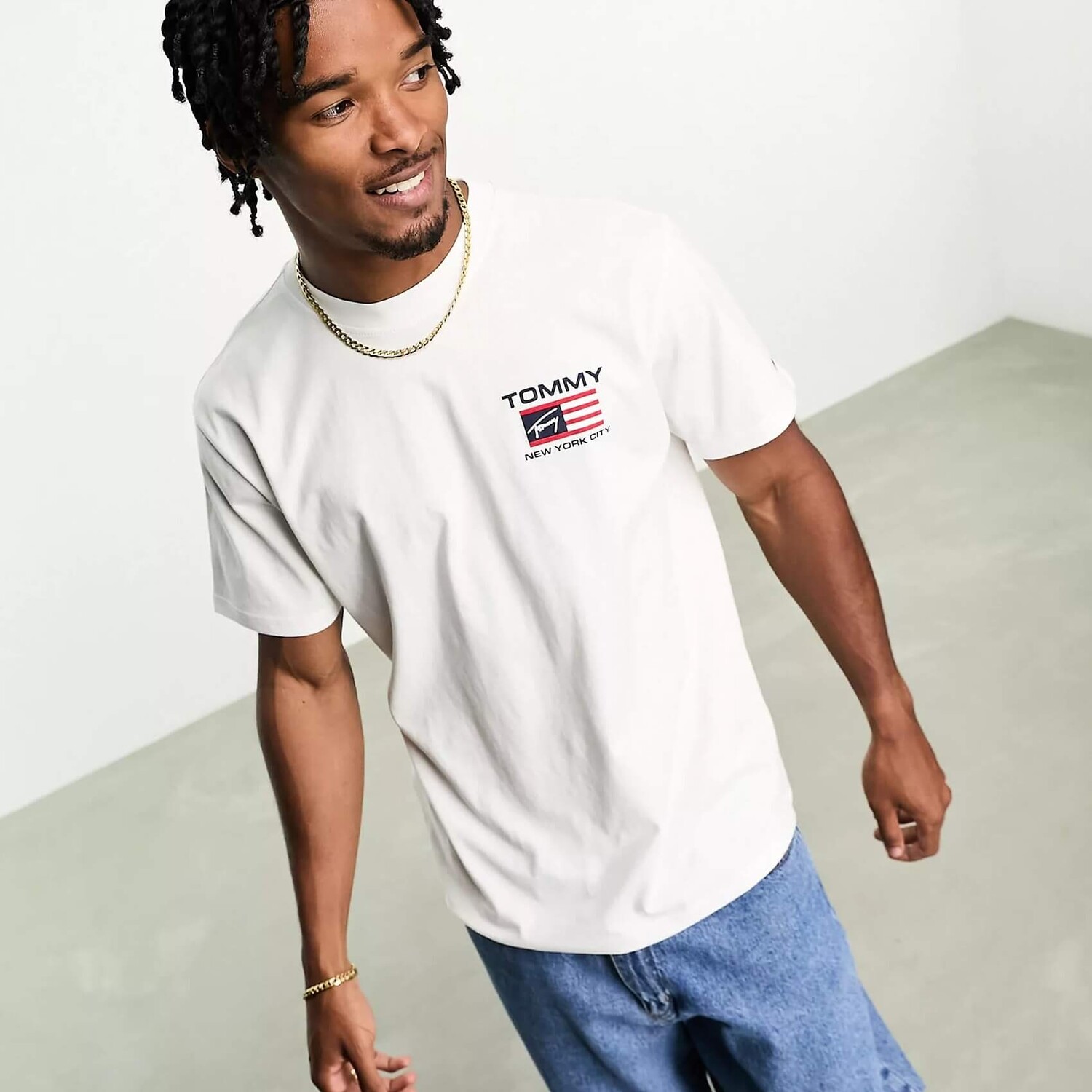 

Футболка Tommy Jeans Classic Athletic Flag, белый