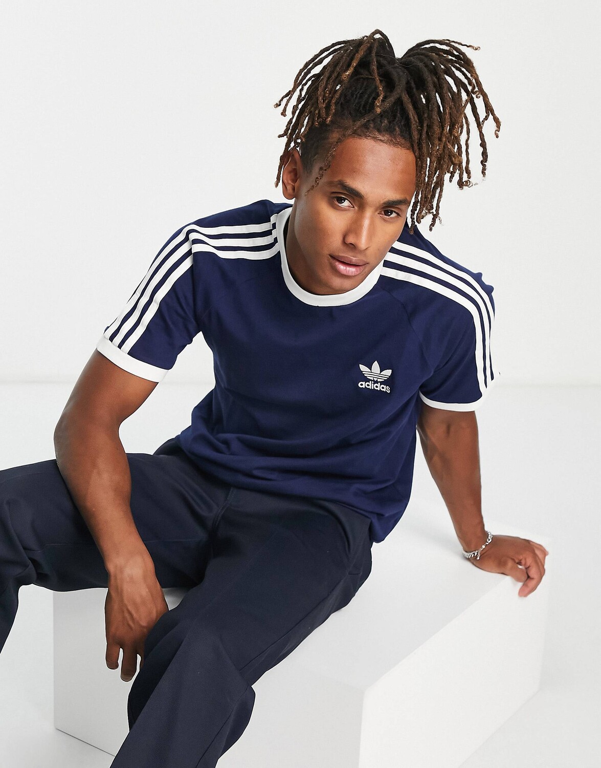 

Темно-синяя футболка с 3 полосками adidas Originals Adicolor