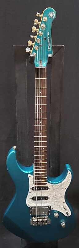 

Yamaha Pacifica PAC612VIIX 2022 Бирюзово-зеленый металлик