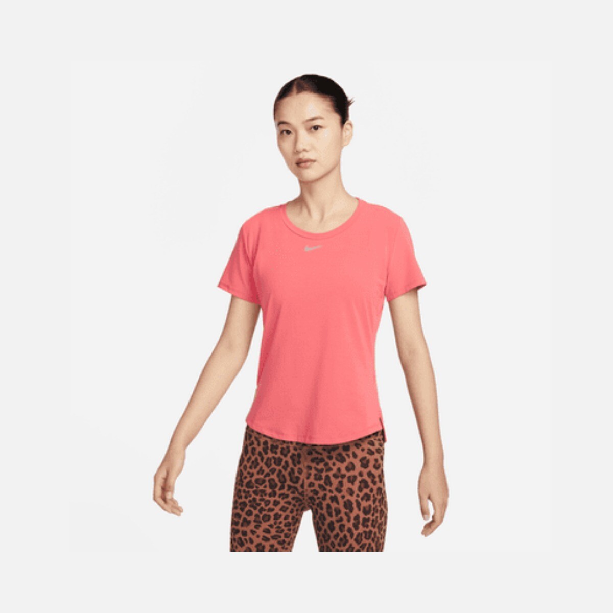 

Футболка Nike Dri-FIT One Luxe Women's Standard Fit, розовый