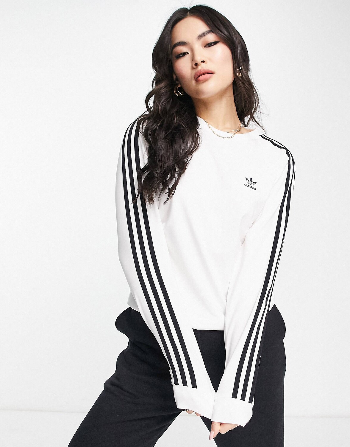 

Белая футболка с длинным рукавом с 3 полосками adidas Originals adicolor