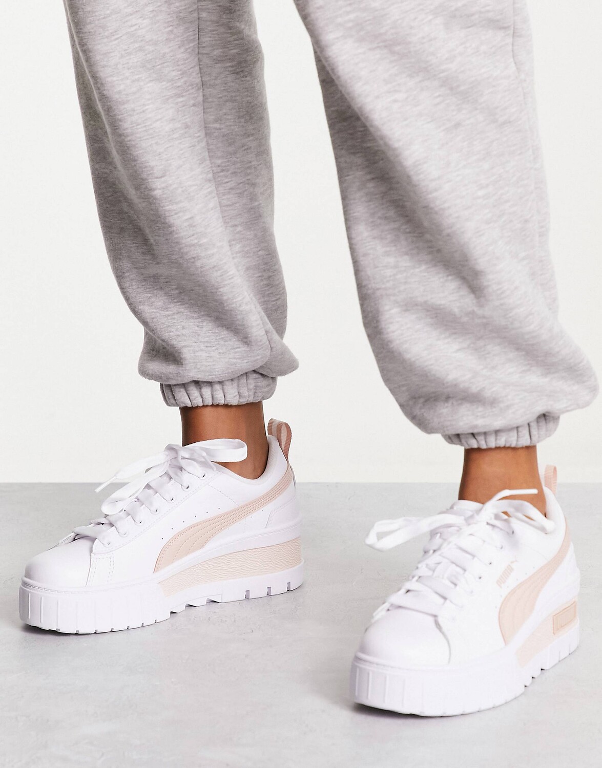 

Бело-розовые кроссовки на танкетке Puma Mayze, Розовый