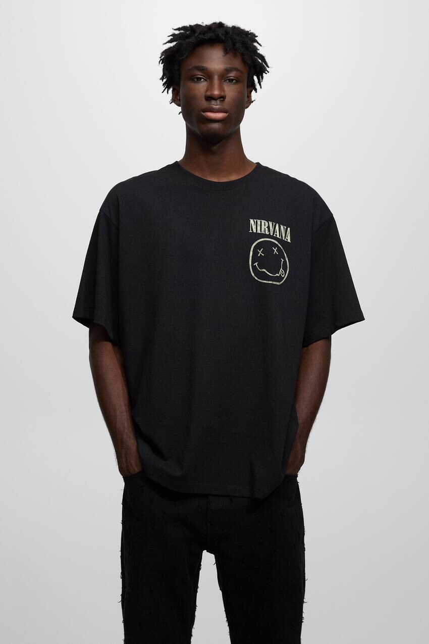 

Черная футболка с логотипом Nirvana Pull&Bear, черный