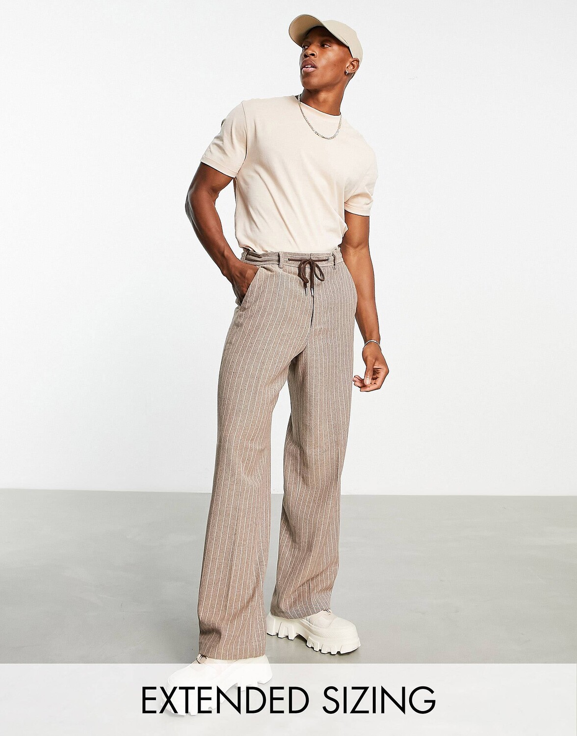 

Бежевая футболка с отворотами ASOS DESIGN