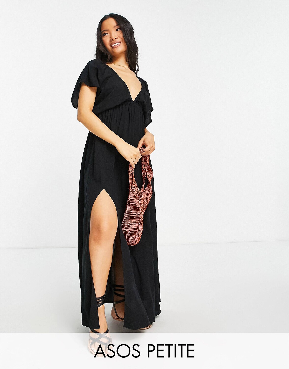 

Черное пляжное платье макси с рукавами-крылышками ASOS DESIGN Petite, Черный