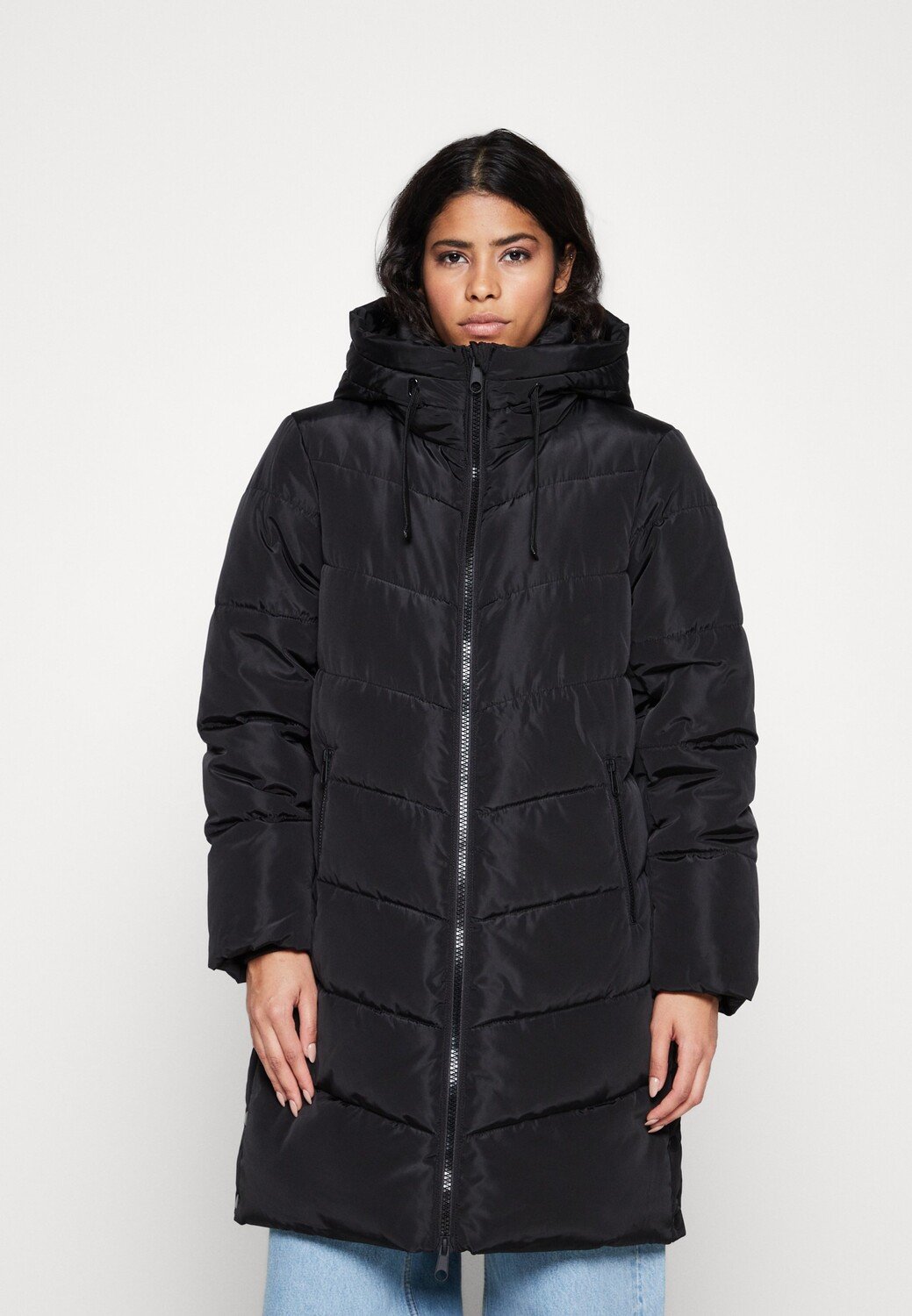 

Пальто зимнее Vero Moda, черный