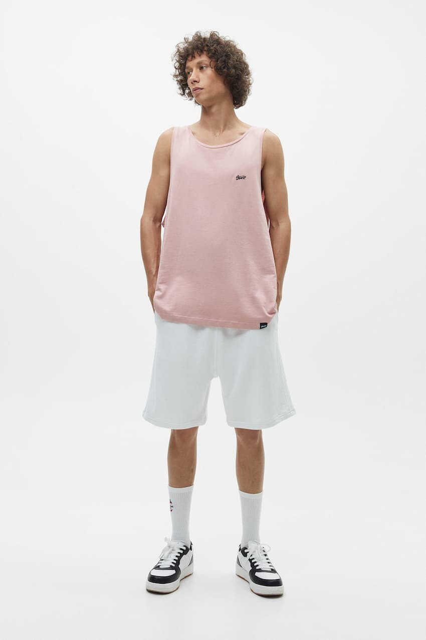 

Спортивные шорты-бермуды цветного кроя Pull&Bear, белый