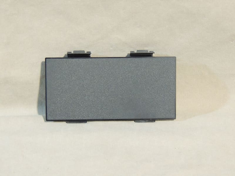 Крышка батарейного отсека Roland для SP404 и т. д. [Музыка трех волн] Battery Cover for SP404 etc. side cover clips set for harley sportster xl883 04 13 xl1200 48 72 left side battery cover mount 04 17
