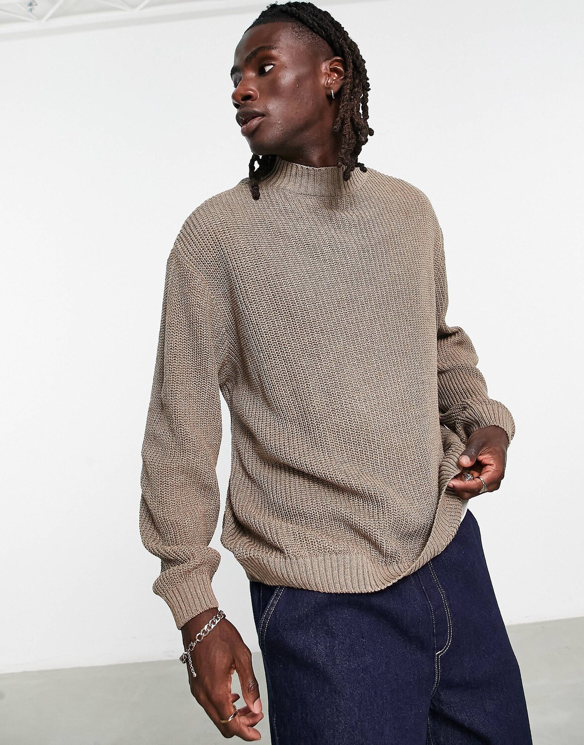 

Темно-серый джемпер свободного кроя с высоким воротником в рубчик ASOS DESIGN ASOS DESIGN