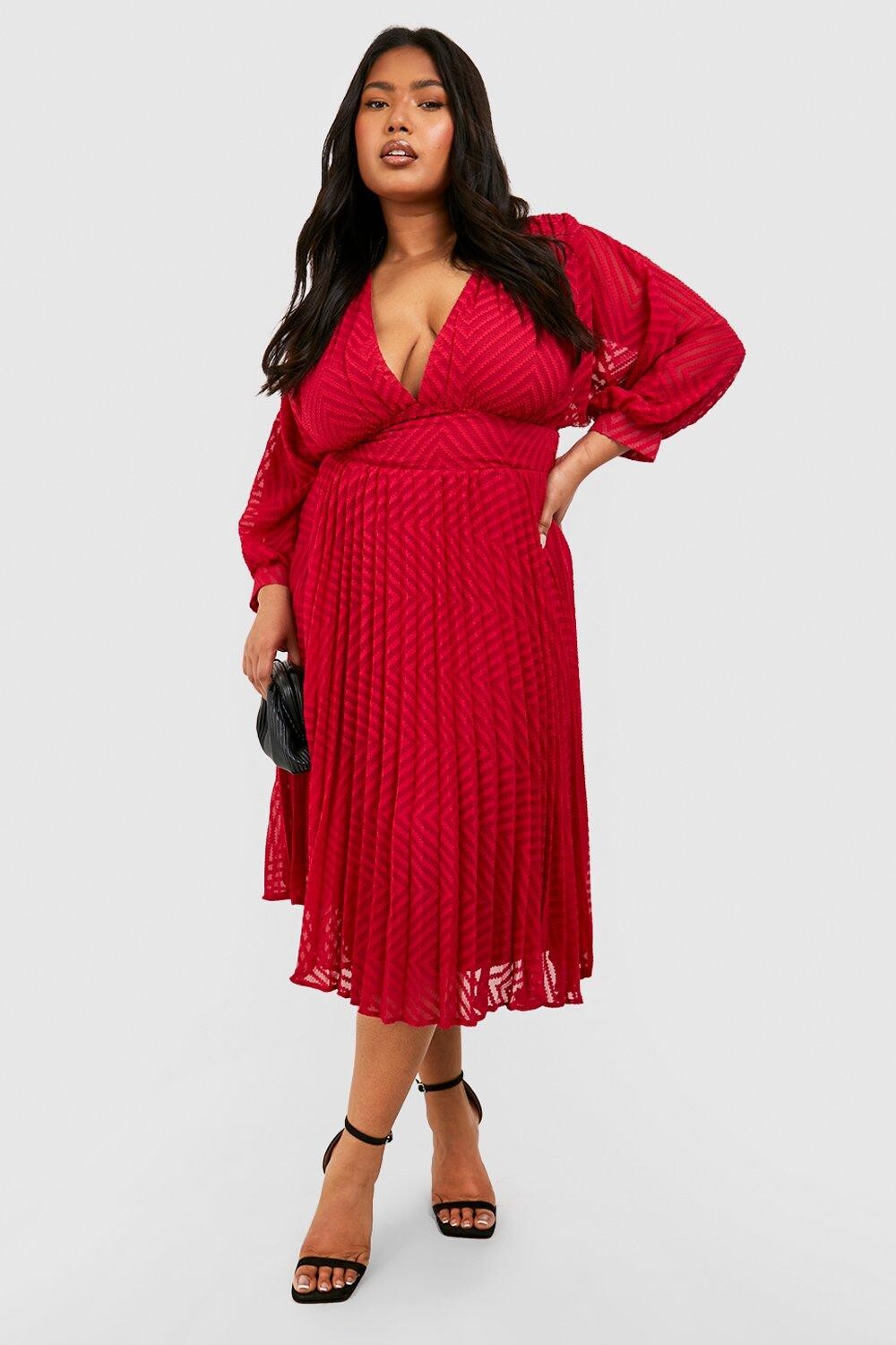 

Платье миди платье из шифона плюс Boohoo, ягодный