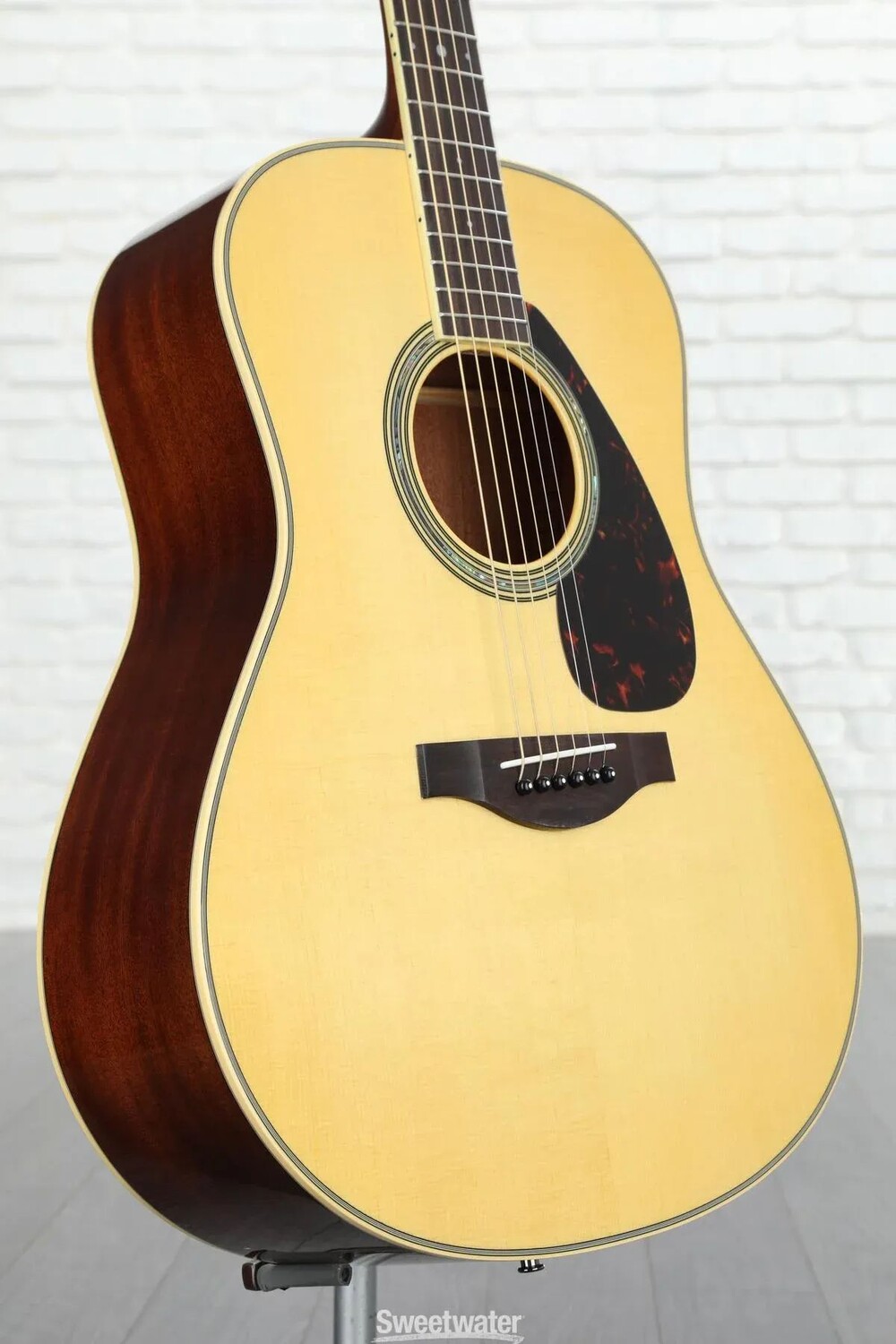 

Yamaha LL6M ARE Original Jumbo — натуральный