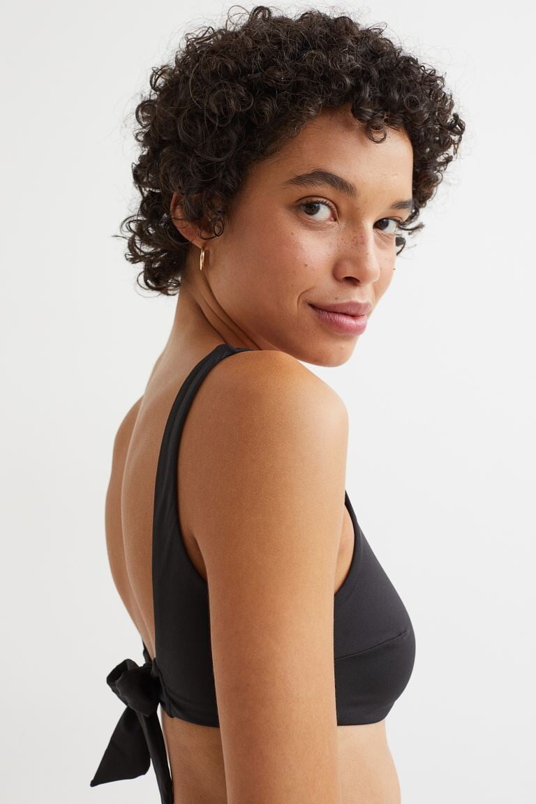 

Лиф бикини Wattiertes с завязками Bandern H&M, черный