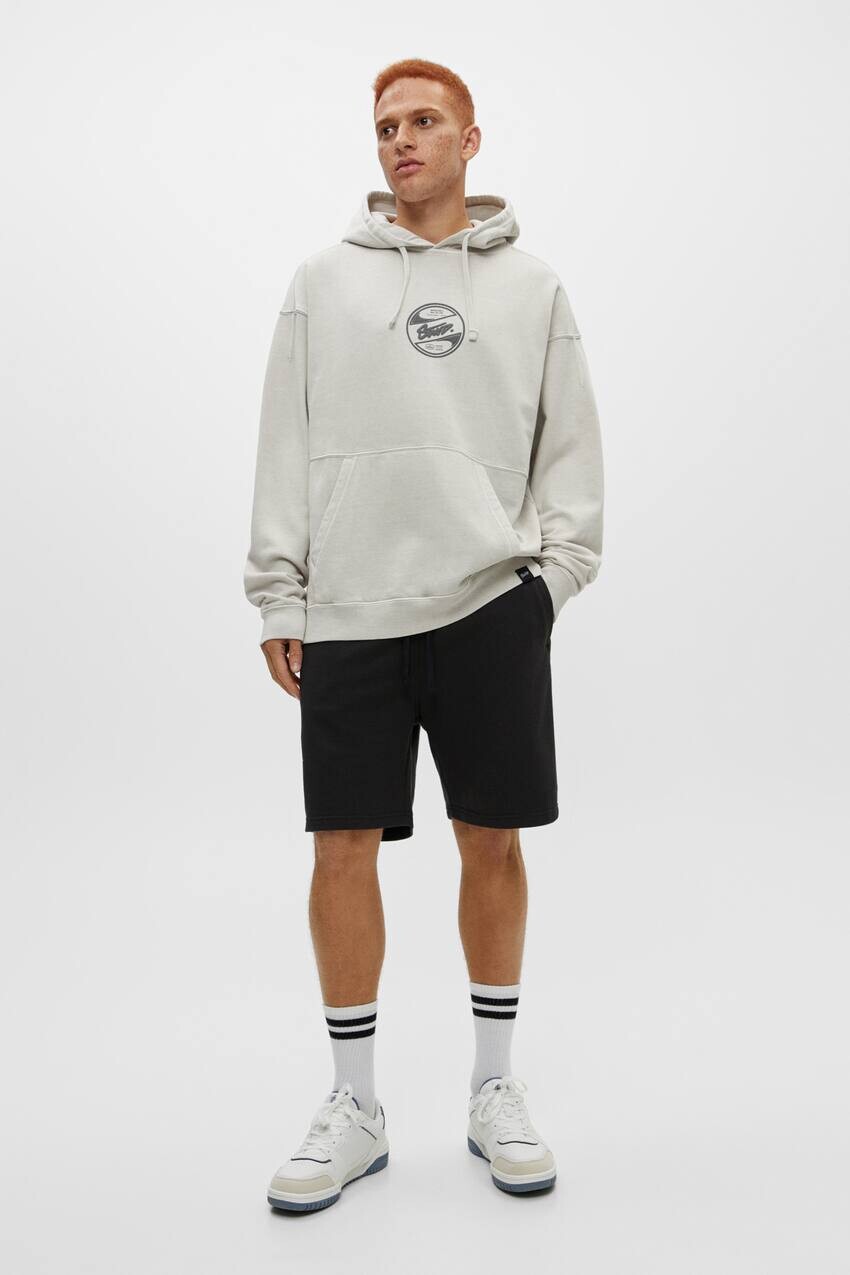 

Спортивные шорты-бермуды цветного кроя Pull&Bear, черный