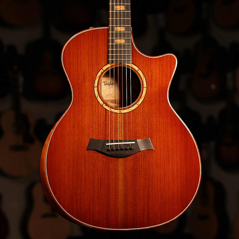 

Акустическая гитара Taylor Custom GA Redwood/Figured Walnut 2021