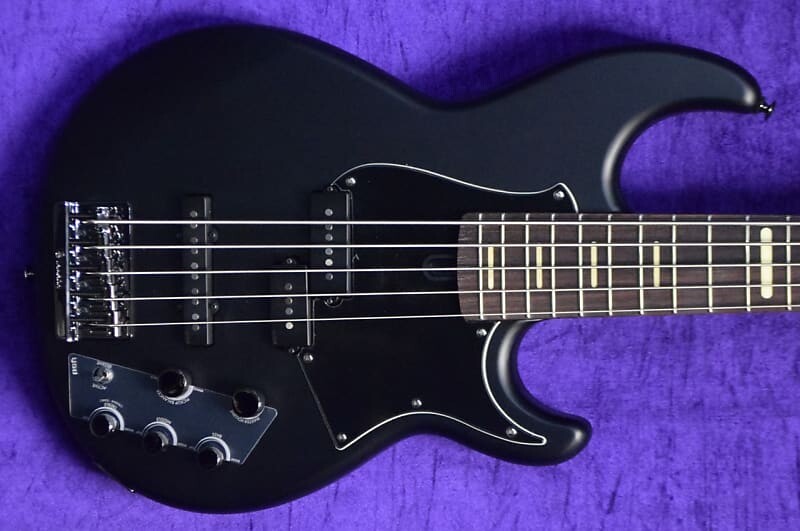 

Ямаха BB735A. Матовый транс-черный с палисандром Yamaha