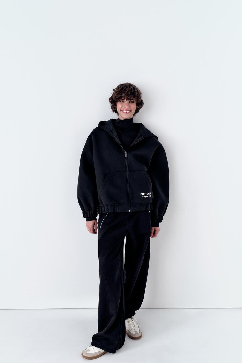 

Худи-бомбер с эффектом неопрена ZARA, черный