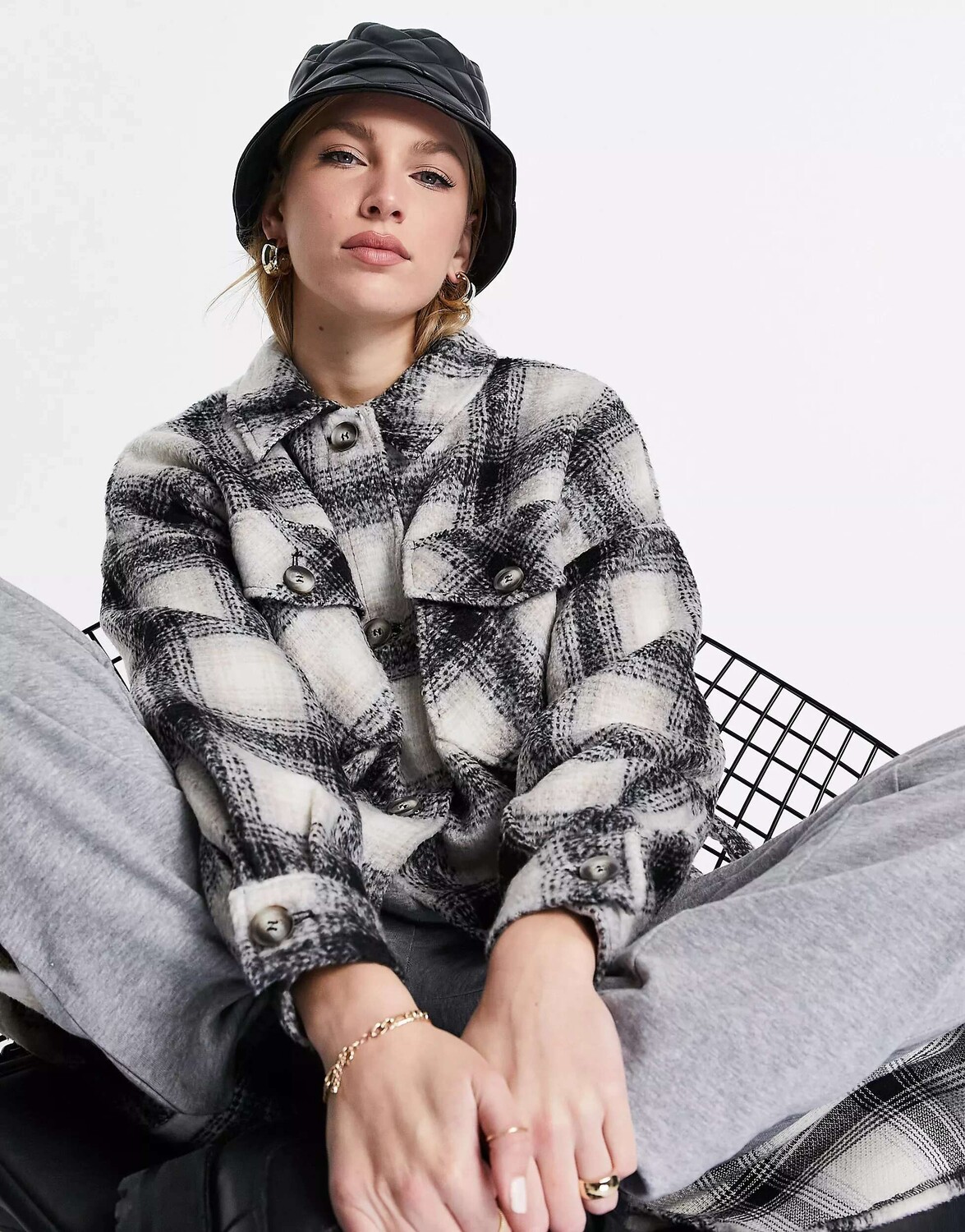 

Удлиненная куртка в кремовую клетку с поясом Vero Moda, Бежевый