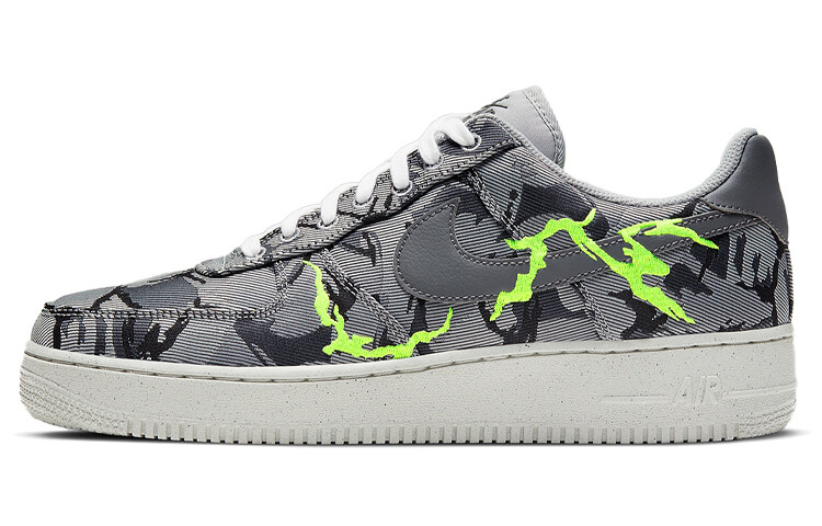 

Кроссовки Nike Air Force 1 Low '07 LX светло-дымчатого цвета с камуфляжной вышивкой