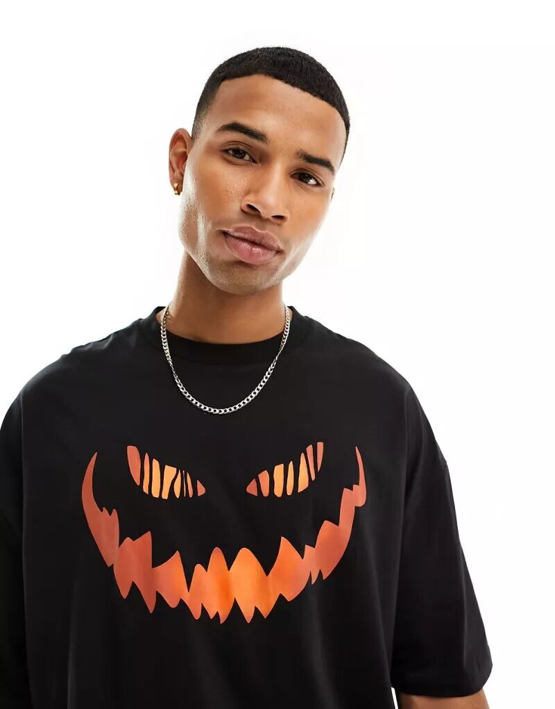 

Черная оверсайз-футболка с тыквенным принтом ASOS для Хэллоуина