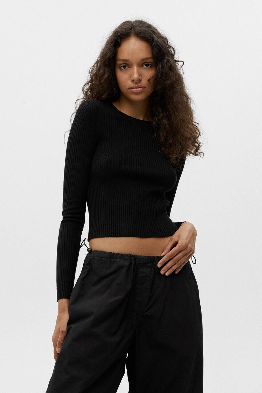 

Свитер в рубчик с круглым вырезом Pull&Bear, черный