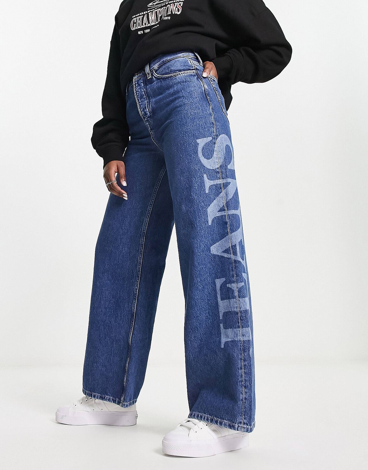

Широкие джинсы средней потертости с высокой посадкой и логотипом Tommy Jeans