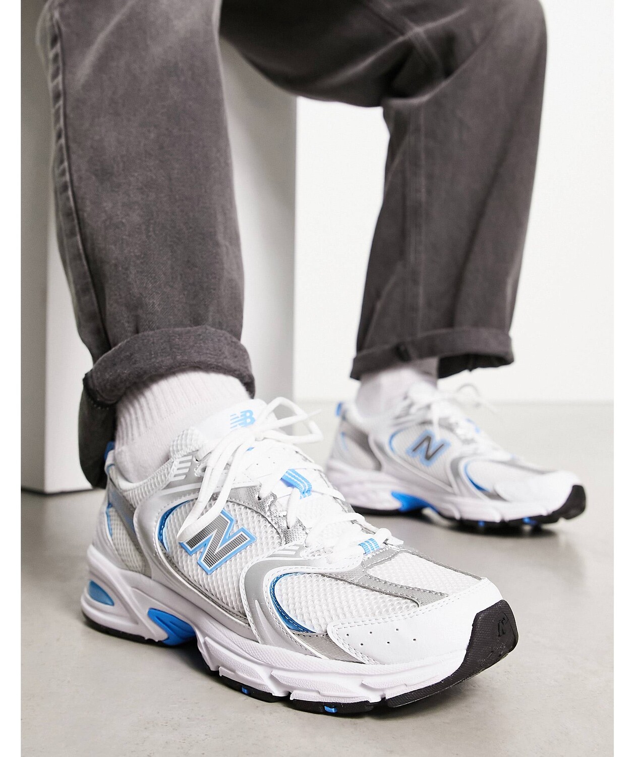

Бело-синие кроссовки New Balance 530