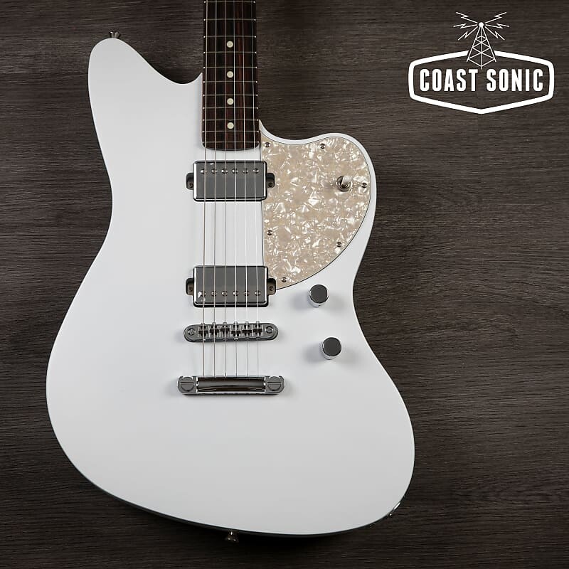 

2022 Fender Japan Elemental Jazzmaster (белый нимб)