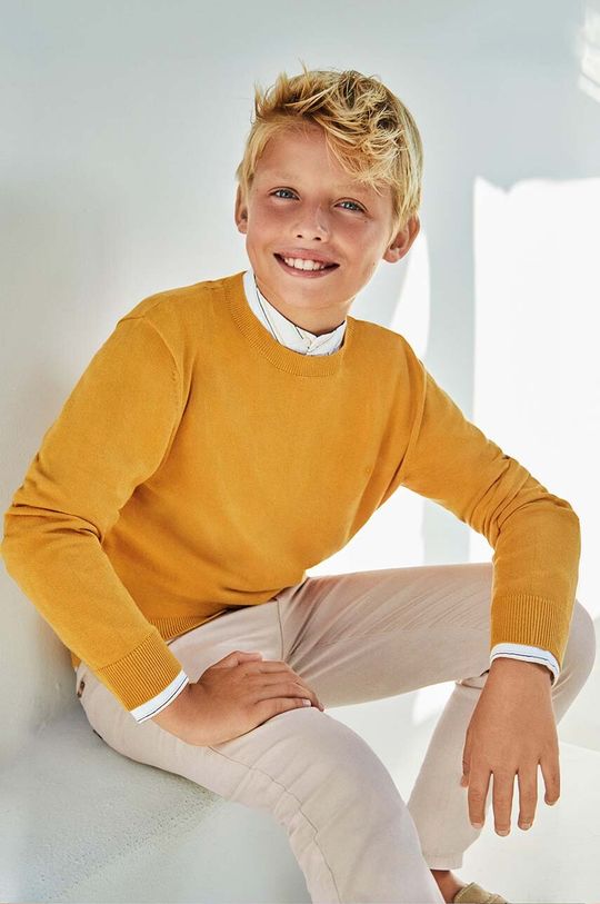 цена Шерстяной свитер для мальчика Mayoral, желтый
