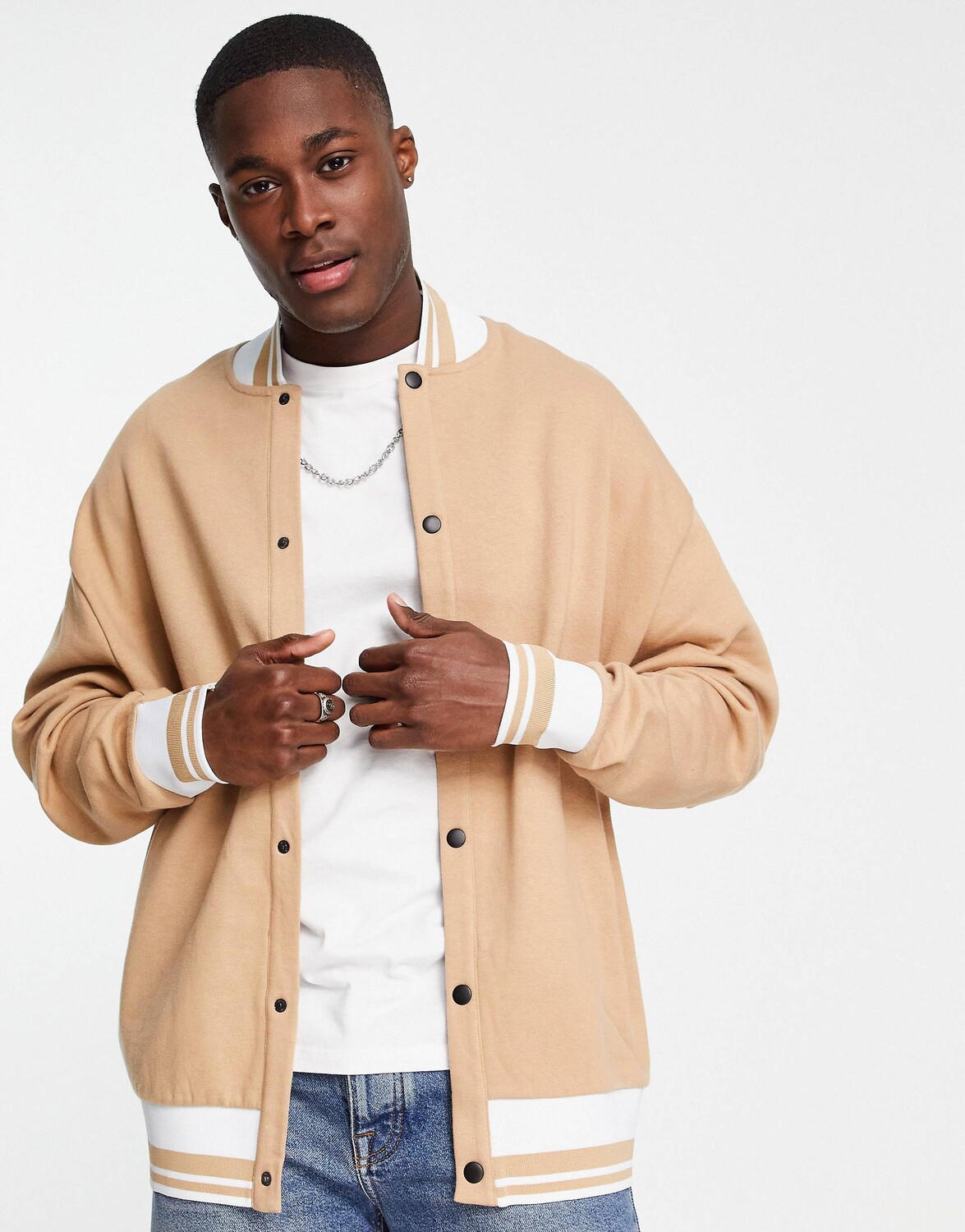 

Бежевый бомбер оверсайз из джерси с окантовкой ASOS DESIGN