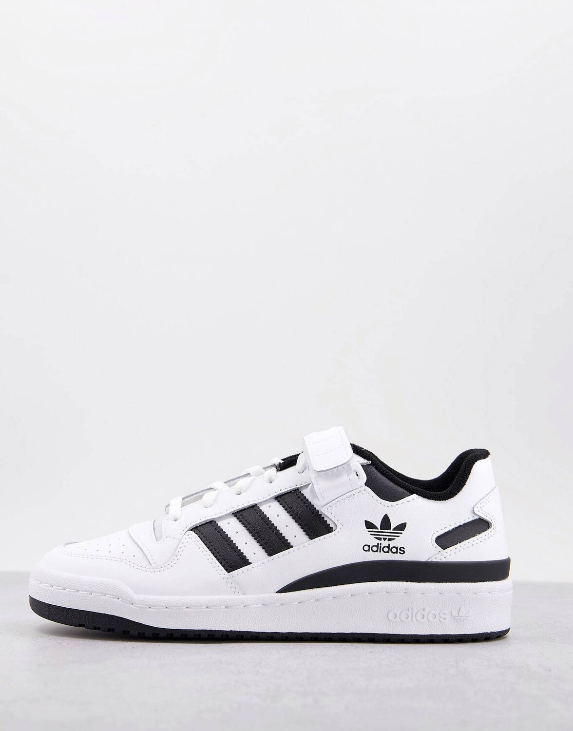 

Кроссовки Adidas Originals Forum, белый/черный