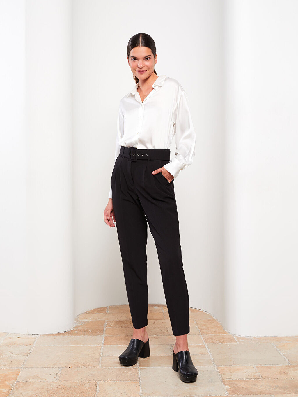 

Прямые женские брюки Carrot Cut LCW Modest, Черный