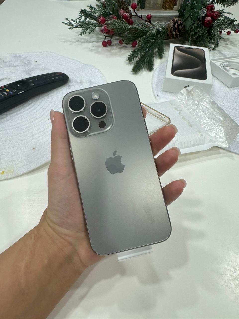 Смартфон Apple iPhone 15 Pro, 256 ГБ, (2 SIM), Natural Titanium – купить по  выгодным ценам с доставкой из-за рубежа через сервис «CDEK.Shopping»