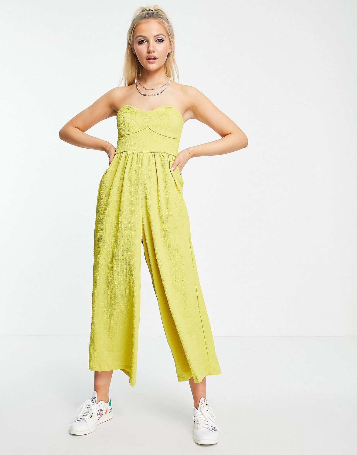

Светло-зеленый фактурный комбинезон-бандо ASOS DESIGN