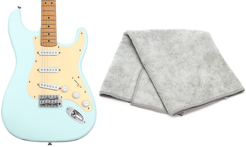 

Squier 40th Anniversary Stratocaster Electric Guitar Vintage Edition - Satin Sonic Blue с кленовым грифом в комплекте с Fender Factory Ткань для полировки из микрофибры Squier + Fender 0379510572=1 0990523000=1