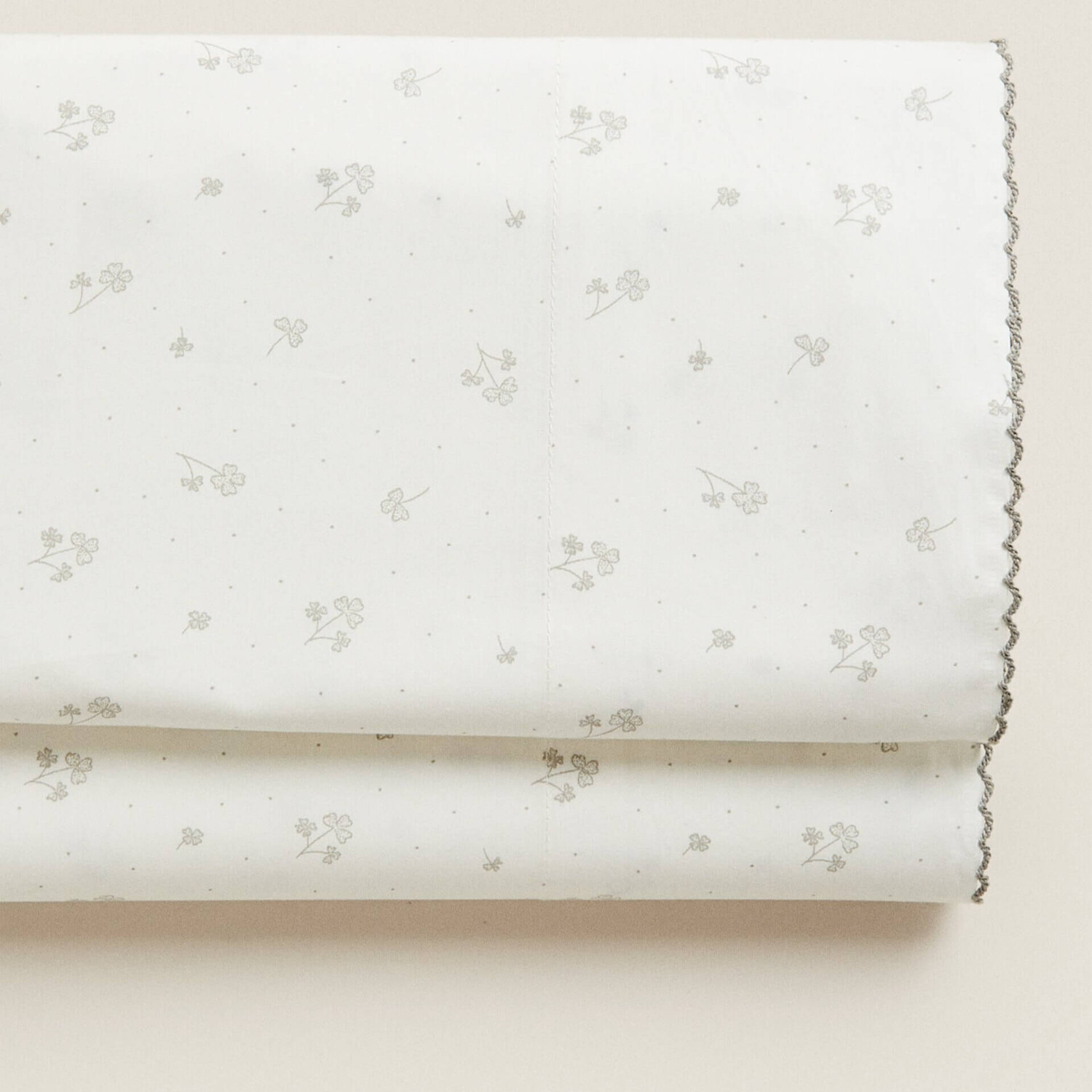 

Простыня с принтом Zara Home Clover Cotton, белый/серый
